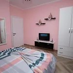 Elton Tushemisht Apartmán